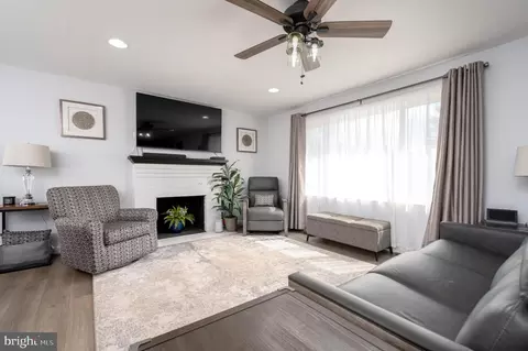 Living - 902 Hillcrest Rd, Hanover, MD 21076 photo 1 of 1