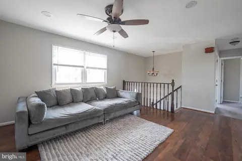 Entry Way - 804 221st St, Pasadena, MD 21122 photo 2 of 4