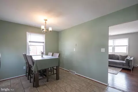 Entry Way - 804 221st St, Pasadena, MD 21122 photo 3 of 4
