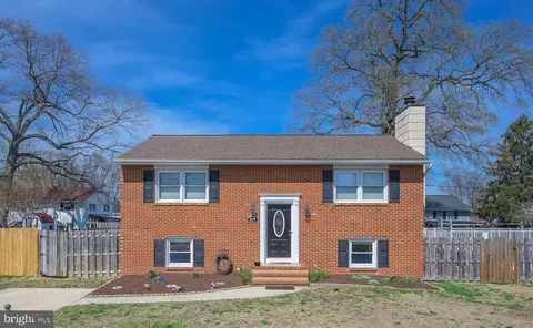 804 221st St, Pasadena, MD 21122