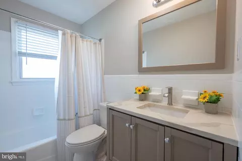 Bath - 804 221st St, Pasadena, MD 21122 photo 2 of 2