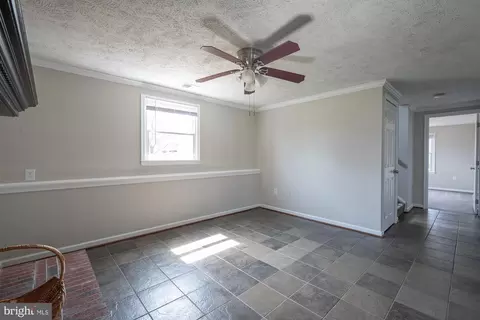 Living - 804 221st St, Pasadena, MD 21122 photo 8 of 10