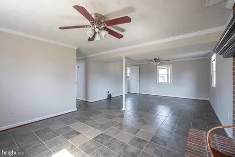 Living - 804 221st St, Pasadena, MD 21122 photo 7 of 10
