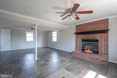 Living - 804 221st St, Pasadena, MD 21122 photo 6 of 10