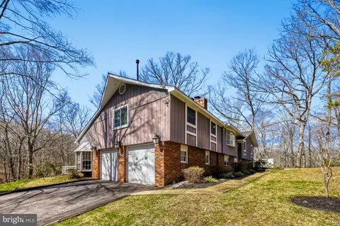 2110 Hallmark Dr, Gambrills, MD 21054