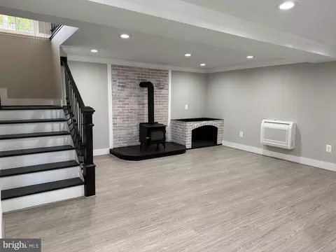 Living - 453 Walnut Dr, Edgewater, MD 21037 photo 4 of 5