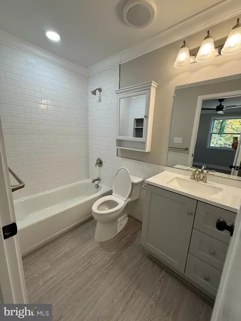 Bath - 453 Walnut Dr, Edgewater, MD 21037 photo 3 of 6