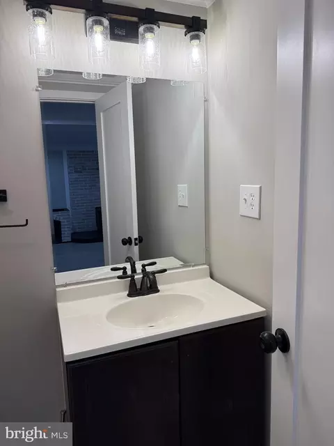 Bath - 453 Walnut Dr, Edgewater, MD 21037 photo 4 of 6