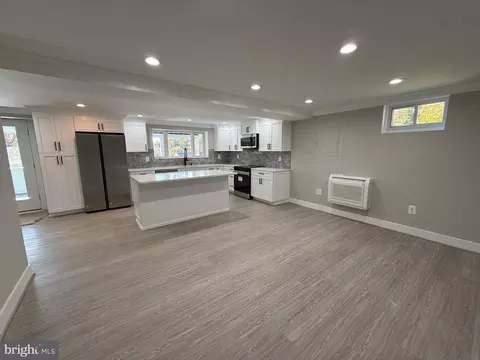 Living - 453 Walnut Dr, Edgewater, MD 21037 photo 2 of 5