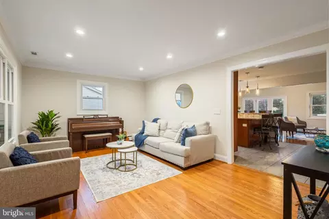 Living - 115 Edgemere Dr, Annapolis, MD 21403 photo 2 of 2