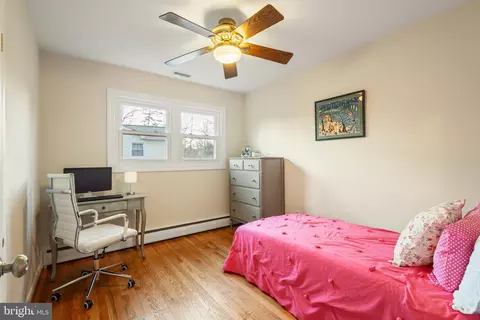 Bedroom - 115 Edgemere Dr, Annapolis, MD 21403 photo 5 of 6