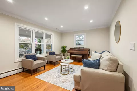 Living - 115 Edgemere Dr, Annapolis, MD 21403 photo 1 of 2