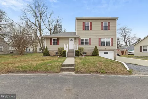 Exterior - 7662 Pine Haven Dr, Pasadena, MD 21122 photo 3 of 5