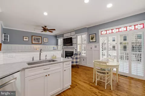 Kitchen - 822 Square Nail Ct, Odenton, MD 21113 photo 6 of 8