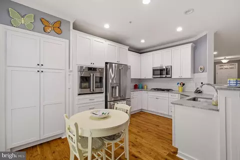 Kitchen - 822 Square Nail Ct, Odenton, MD 21113 photo 7 of 8
