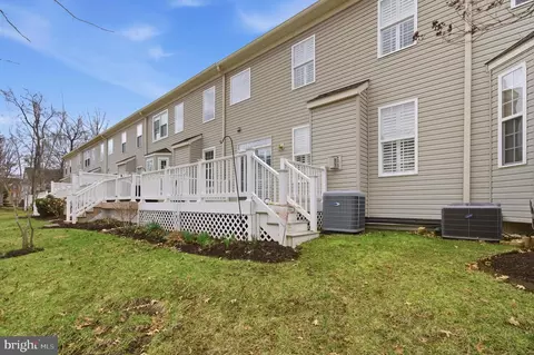 Exterior - 822 Square Nail Ct, Odenton, MD 21113 photo 5 of 12