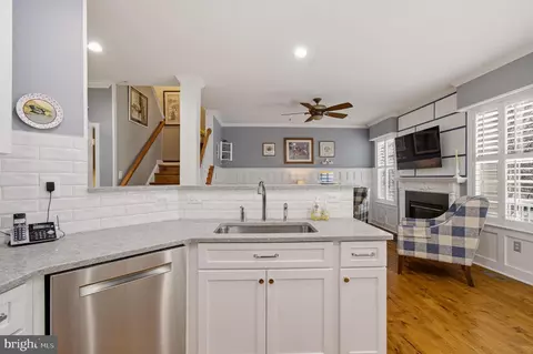 Kitchen - 822 Square Nail Ct, Odenton, MD 21113 photo 5 of 8