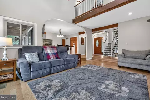 Entry Way - 1585 Marco Dr, Pasadena, MD 21122 photo 2 of 8