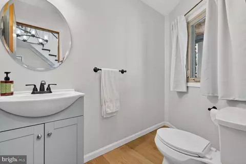 Entry Way - 1585 Marco Dr, Pasadena, MD 21122 photo 6 of 8