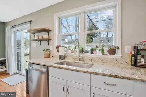 Kitchen - 1168 Maple Ave, Shady Side, MD 20764 photo 3 of 6