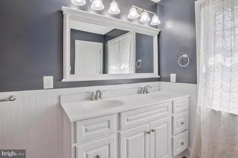 Bath - 1168 Maple Ave, Shady Side, MD 20764 photo 2 of 3