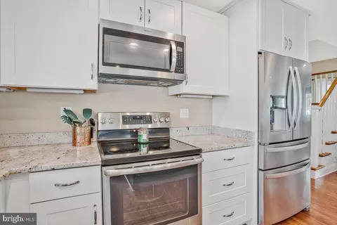 Kitchen - 1168 Maple Ave, Shady Side, MD 20764 photo 4 of 6