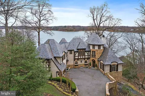 1716 Severn Forest Dr, Annapolis, MD 21401