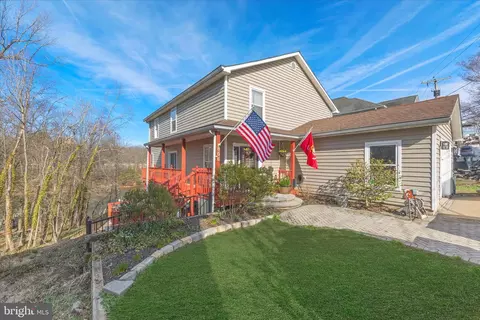 806 N Shore Dr, Glen Burnie, MD 21060