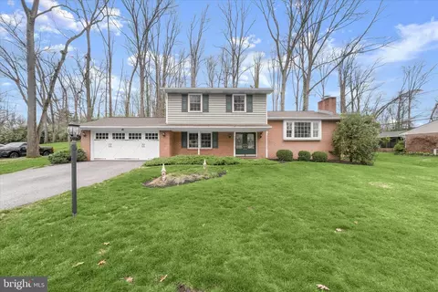 1146 Valley Dr, Pasadena, MD 21122