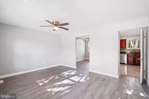 Living - 1078 Brightleaf Ct, Arnold, MD 21012 photo 3 of 5