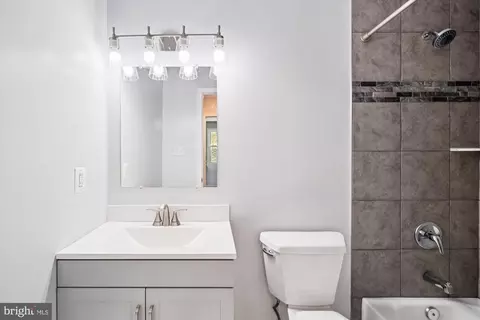 Bath - 1078 Brightleaf Ct, Arnold, MD 21012 photo 2 of 2