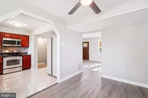 Entry Way - 1078 Brightleaf Ct, Arnold, MD 21012 photo 1 of 2