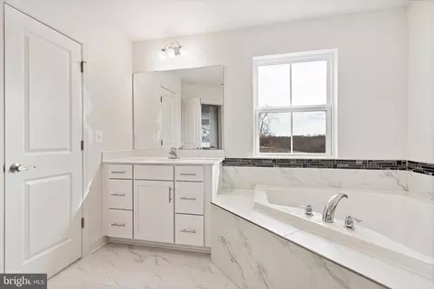 Bath - 854 Imperial Rd, Arnold, MD 21012 photo 1 of 1
