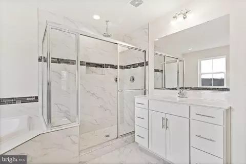 Entry Way - 854 Imperial Rd, Arnold, MD 21012 photo 2 of 2
