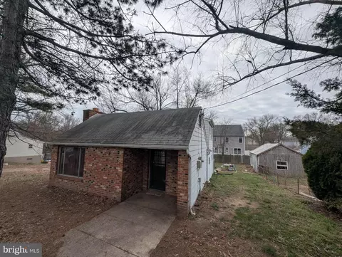 809 203rd St, Pasadena, MD 21122