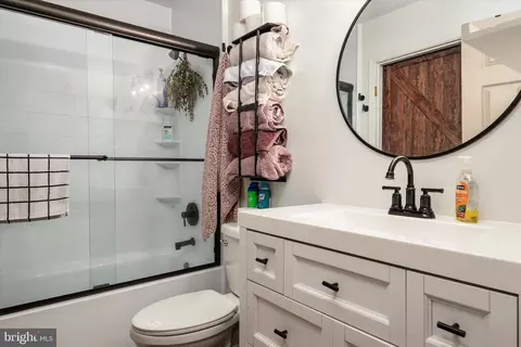 Bath - 7850 E B E Shore Rd, Pasadena, MD 21122 photo 2 of 2