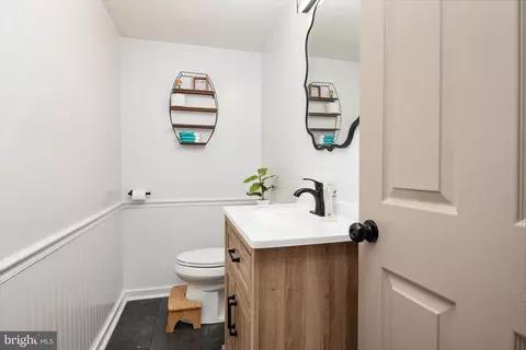 Bath - 7850 E B E Shore Rd, Pasadena, MD 21122 photo 1 of 2