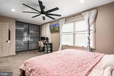 Bedroom - 7850 E B E Shore Rd, Pasadena, MD 21122 photo 2 of 7