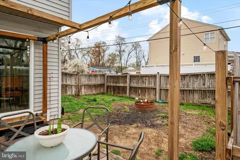 Exterior - 7850 E B E Shore Rd, Pasadena, MD 21122 photo 6 of 11