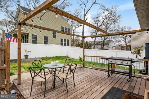 Exterior - 7850 E B E Shore Rd, Pasadena, MD 21122 photo 7 of 11