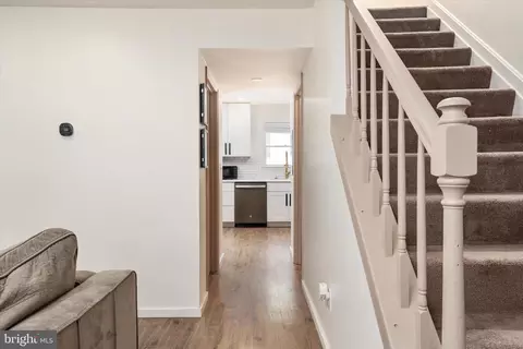 Entry Way - 7850 E B E Shore Rd, Pasadena, MD 21122 photo 1 of 3