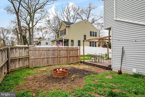 Exterior - 7850 E B E Shore Rd, Pasadena, MD 21122 photo 3 of 11