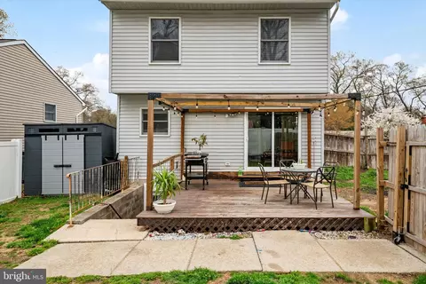 Exterior - 7850 E B E Shore Rd, Pasadena, MD 21122 photo 8 of 11