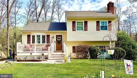646 Cedar Dr, Pasadena, MD 21122