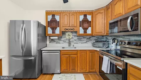 Kitchen - 646 Cedar Dr, Pasadena, MD 21122 photo 2 of 2