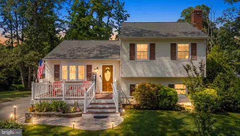 646 Cedar Dr, Pasadena, MD 21122