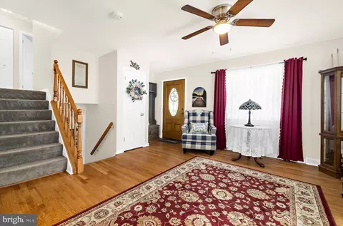 Entry Way - 646 Cedar Dr, Pasadena, MD 21122 photo 3 of 4