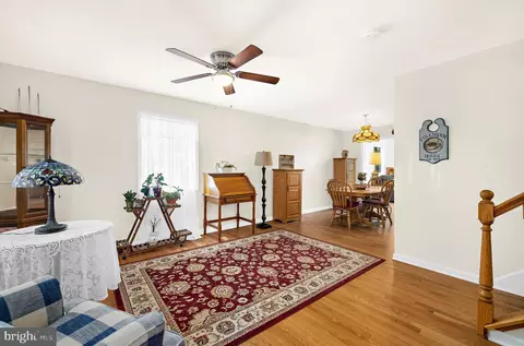 Entry Way - 646 Cedar Dr, Pasadena, MD 21122 photo 1 of 4