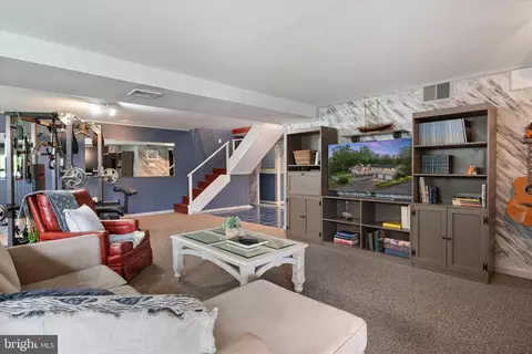 Living - 508 Walnut Dr, Riva, MD 21140 photo 3 of 3