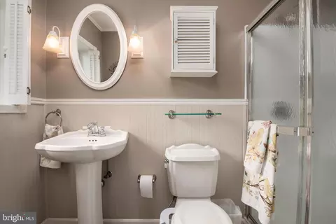 Bath - 508 Walnut Dr, Riva, MD 21140 photo 2 of 3